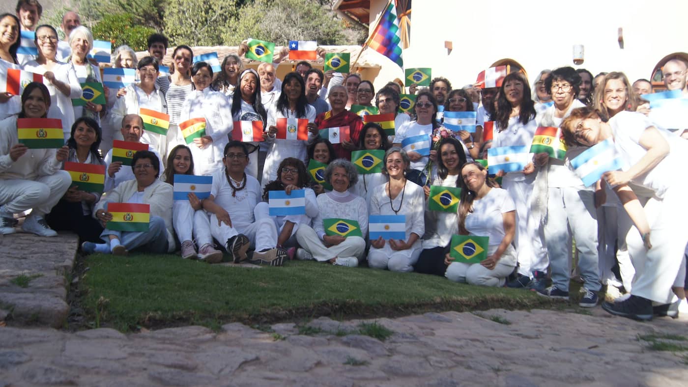 Con 17 años de experiencia en la curación a través del yoga, comenzamos nuestra misión en Lima